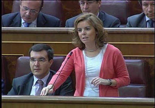 Sáenz de Santamaría: El PSOE no llena los mítines porque tiene a reventar la cola del paro