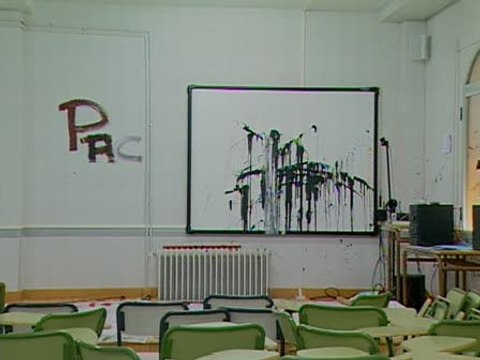 Colegio de Alcuéscar (Cáceres) cerrado tras acto vandálico