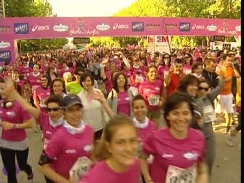 'Marea rosa' de solidaridad contra el cáncer