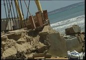 El mar amenaza a una veintena de casas en la playa de Guardamar