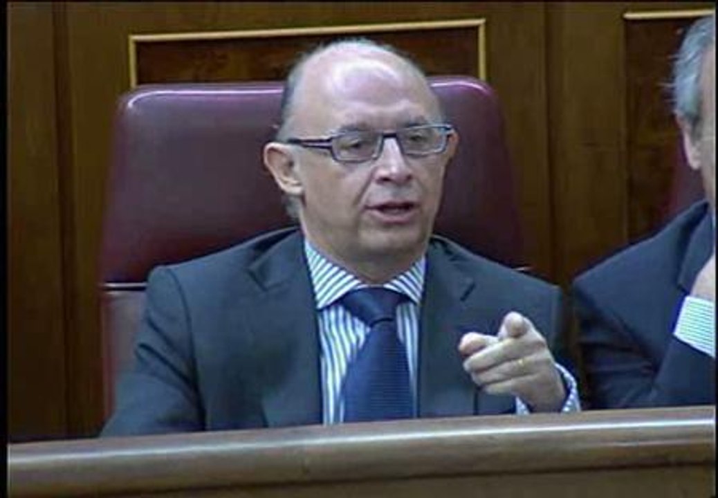 Zapatero a Rajoy: "Ya que no ayuda a salir de la crisis, por lo menos llame la atención a Montoro"