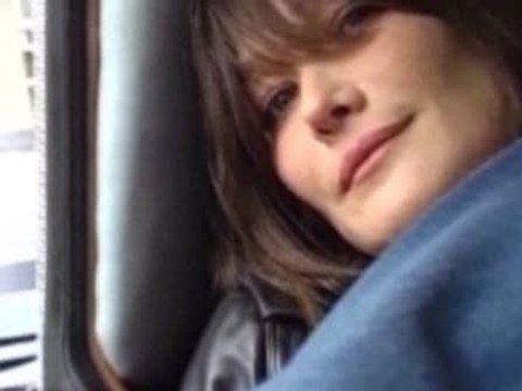 Carla Bruni ni confirma ni desmiente su embarazo