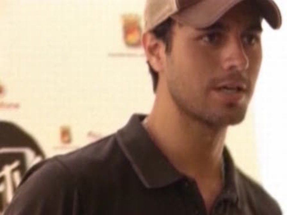 E. Iglesias y Shakira arrasan en los Billboard