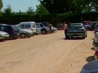Rescatan a un bebé encerrado en un coche