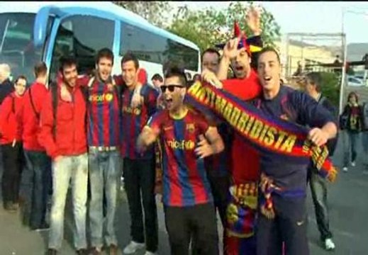 Los aficionados culés parten hacia Valencia