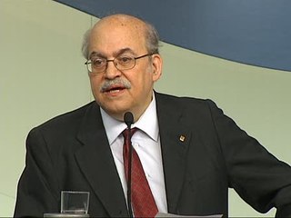 Mas-Colell ve una distracción la vía judicial