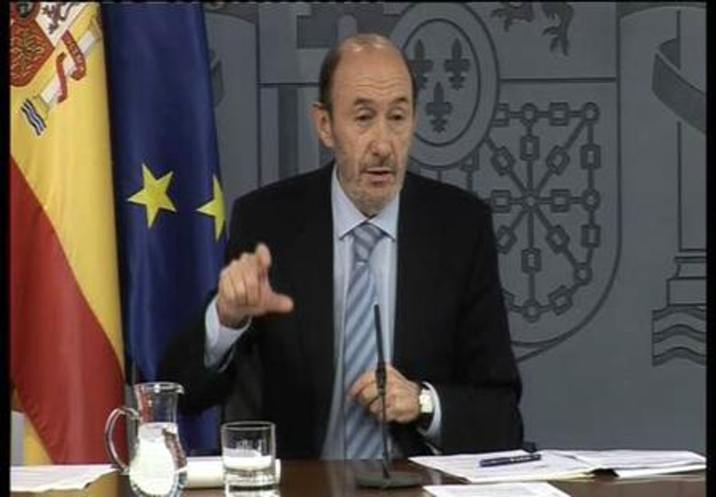 Rubalcaba responde a Cospedal: "Yo no soy tonto"