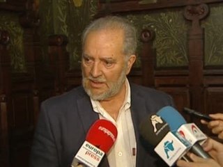 "Zapatero está haciendo política de derecha"