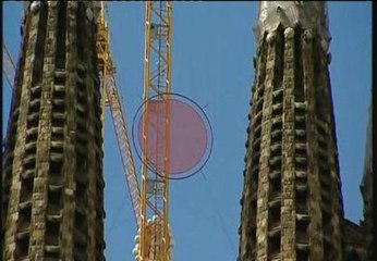 La Sagrada Familia luce la bandera japonesa en la Diada de Sant Jordi