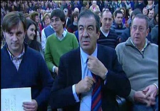 Cascos da plantón al juez