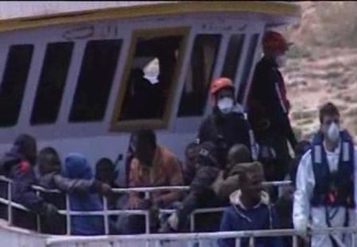 Llegan a Lampedusa 760 inmigrantes más