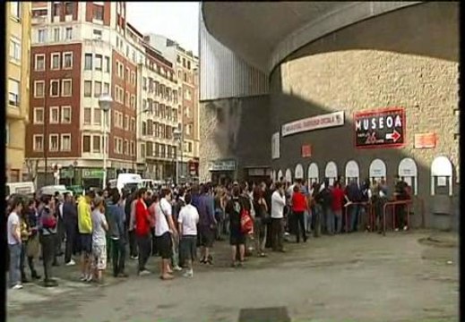 Largas colas en San Mamés para el partido frente al Madrid