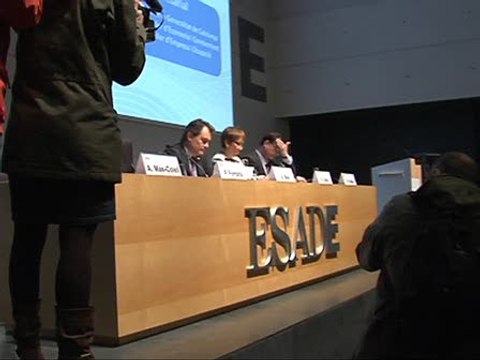 Pide a empresarios que releven al sector público