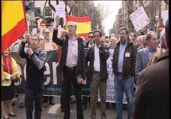 Video herunterladen: Un centenar de manifestantes piden la dimisión de Zapatero