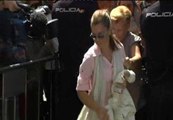María José Campanario llega a la Audiencia de Cádiz abucheada por decenas de personas