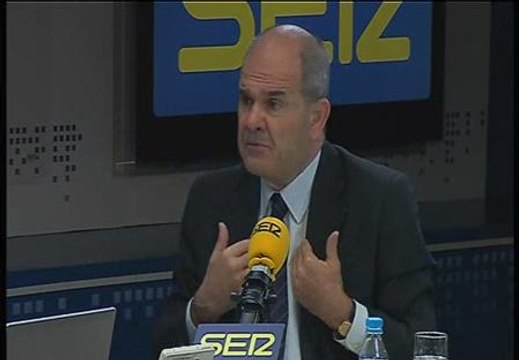 Chaves: No he dado ningún trato de favor a ninguna empresa haya trabajado mi hijo o no