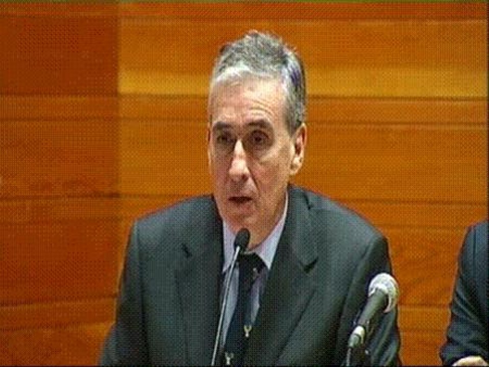 Jáuregui al PP: "No pongan al Gobierno en el banquillo con ETA como testigo"