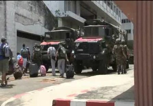 Francia continúa evacuando a los extranjeros y periodistas de Abiyán