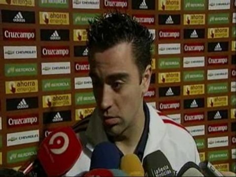 Xavi: Estoy feliz por los cien partidos y Villa se merece ser el mayor goleador