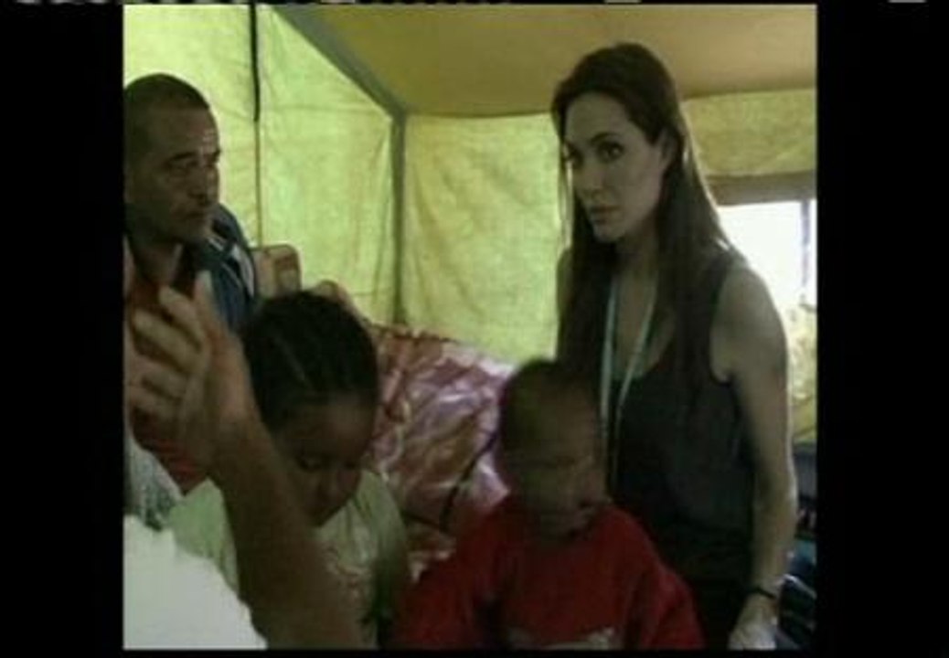 Angelina Jolie con los refugiados en Túnez