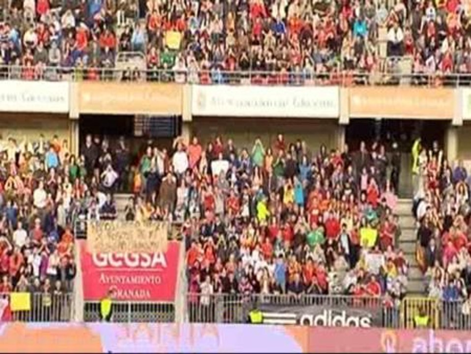 Granada se vuelca con La Roja