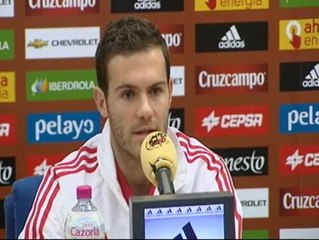 Mata y Javi Martínez creen que deben "abstraerse" de la huelga