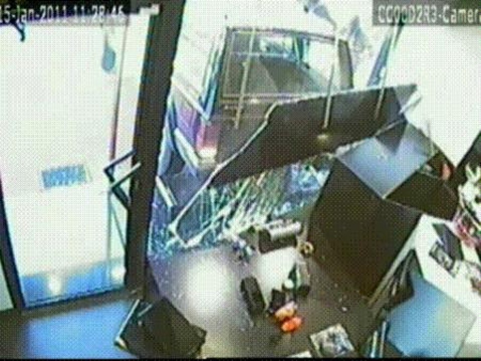 Detenidos cuatro 'aluniceros' de una banda acusada de una veintena de robos