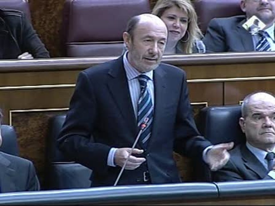 Rubalcaba replica a Sáenz de Santamaría