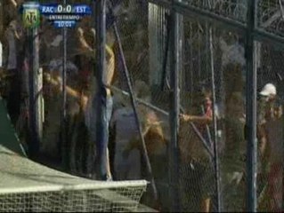 Скачать видео: Violencia en las gradas durante el Vélez-San Lorenzo