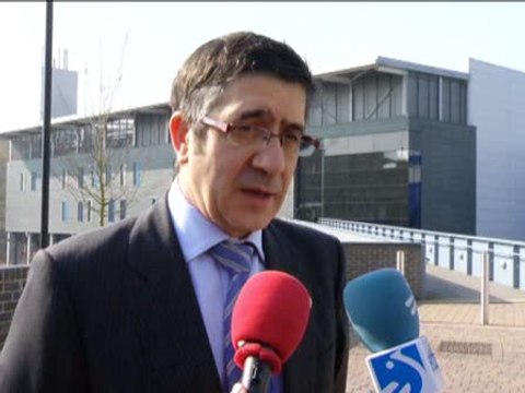 López aboga por la firmeza con ETA