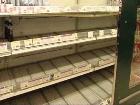 Tokio, a punto de agotar el agua embotellada pese al anuncio del descenso de radiación