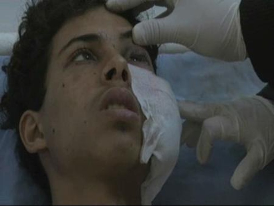 La desorganización e inferioridad de los rebeldes dificulta su ofensiva contra Gadafi