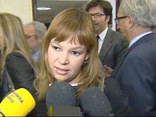 Pajín ve "positiva y necesaria" la erradicación de los anuncios de contactos en prensa