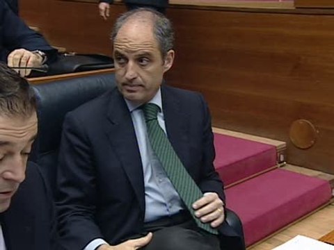 Luna acusa a Camps de amedrentar a la oposición