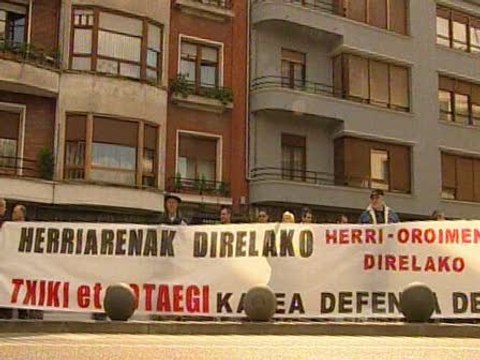 Ahaztuak 36-77: No eran terroristas