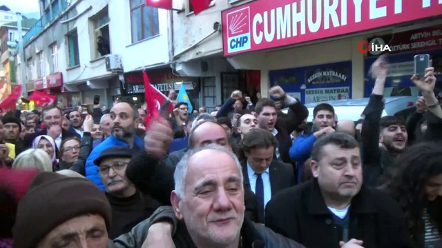 CHP Belediye Başkan adayı Demirhan Elçin bin 97 oy farkla seçimi kazandı
