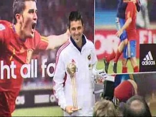 Villa recibe la &#039;Bota de Plata&#039; y el &#039;Balón de Bronce&#039;