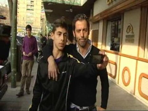 La afición apoya a Quique Flores