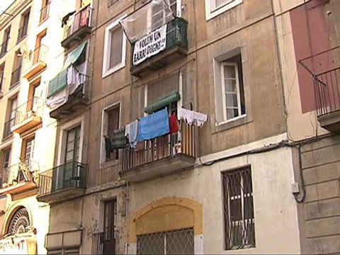 Los vecinos del Raval aprueban el cierre pisos