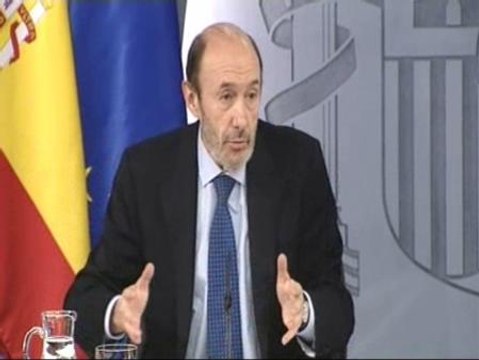 Rubalcaba al PP: Tú te quedas con la firmeza y yo con la lucha contra ETA que va muy bien