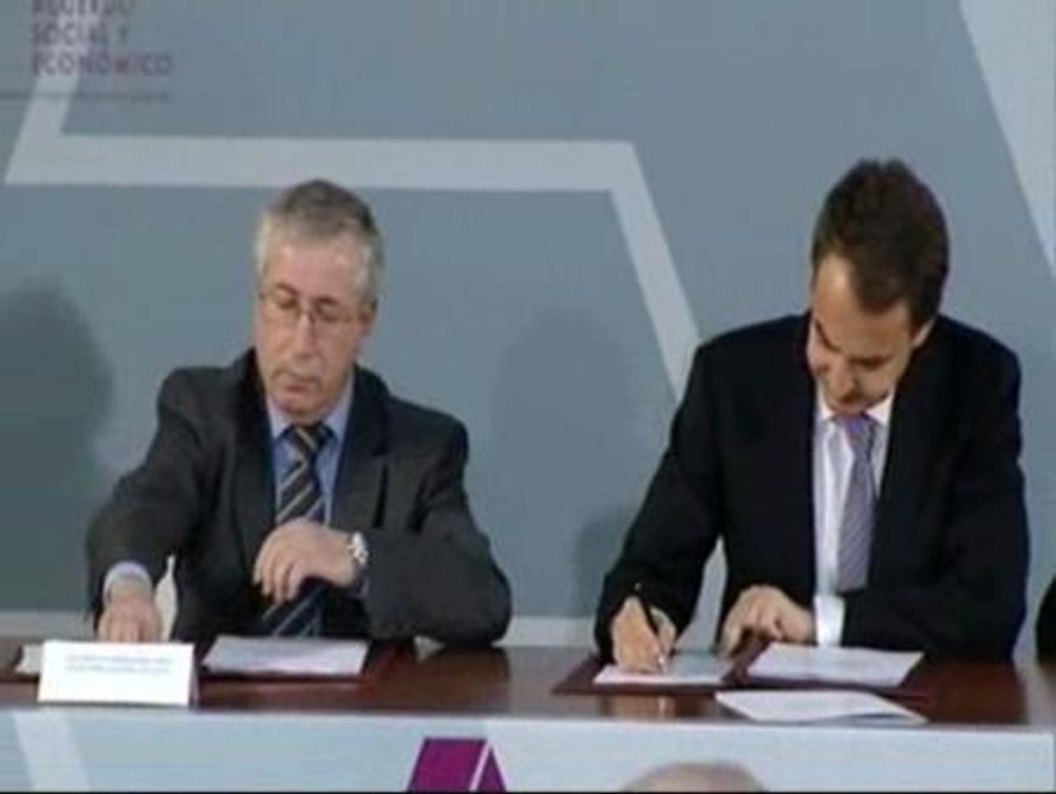 Gobierno, sindicatos y patronal firman en Moncloa el pacto social y económico