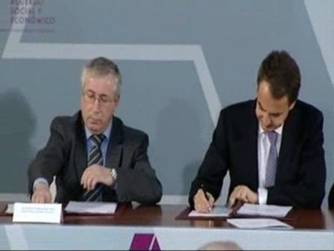 Gobierno, sindicatos y patronal firman en Moncloa el pacto social y económico