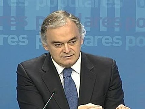 Pons: Es asqueroso que Rubalcaba culpe a otros