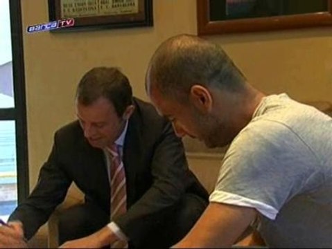 Guardiola renueva como entrenador del Barcelona hasta junio de 2012