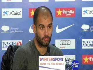 Guardiola: "Alves seguirá aquí muchos años"