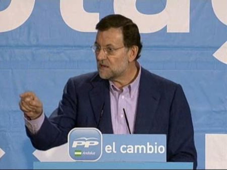 Rajoy critica la falta de seriedad del Gobierno por mezclar pensiones y centrales nucleares