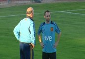 Del Bosque e Iniesta hablan en solitario durante el entrenamiento