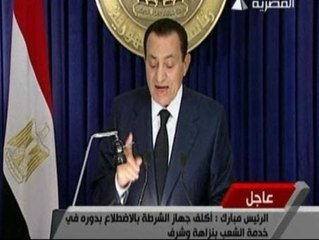 Mubarak ignora las protestas de su pueblo y se aferra al poder