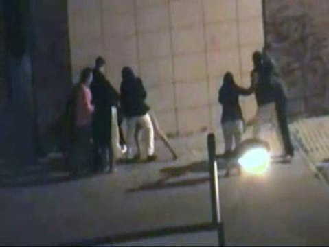 Un grupo de jóvenes recibe una paliza en Granada a la salida de una discoteca