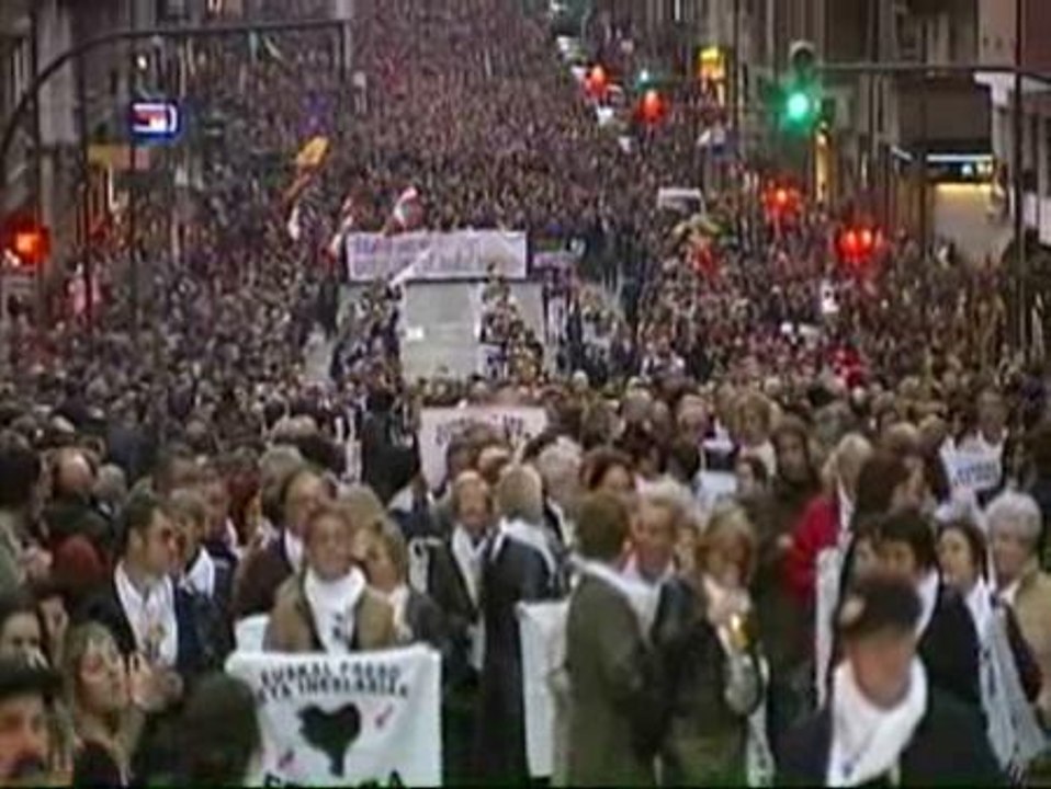 Miles de personas salen a la calle en apoyo a los presos de ETA